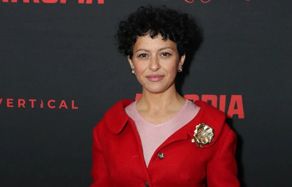 « C’EST MA QUESTION PRÉFÉRÉE » : ALIA SHAWKAT RÉPOND ENFIN AUX RUMEURS DE ROMANCE AVEC BRAD PITT