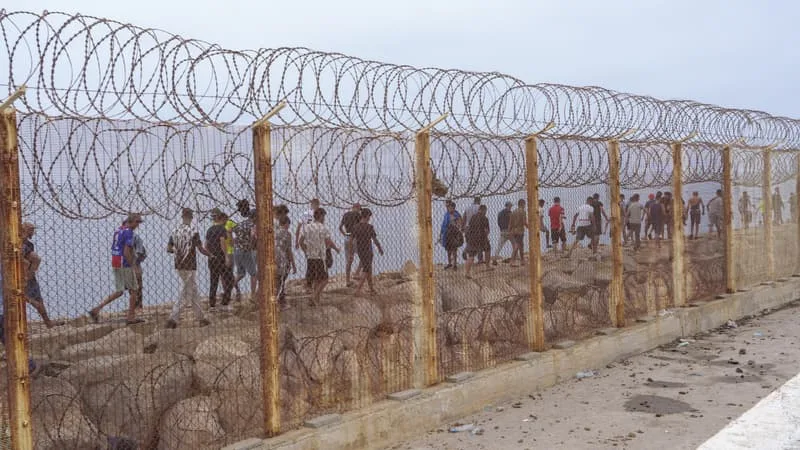 DES FAKE NEWS ASSURAIENT QUE LA FRONTIÈRE ÉTAIT OUVERTE: META ET TIKTOK RENFORCENT LEURS DISPOSITIFS DE LUTTE CONTRE LA DÉSINFORMATION LIÉE À CEUTA, À LA DEMANDE DE BRUXELLES