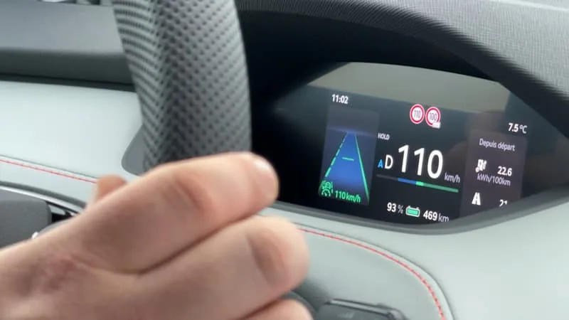 CES DEUX ÉQUIPEMENTS SONT MAINTENANT OBLIGATOIRES SUR LES VOITURES, ET ÇA POURRAIT AVOIR UN IMPACT SUR LES PRIX