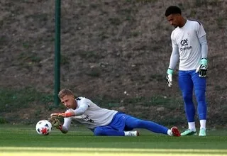 ÉQUIPE DE FRANCE. QUI EST JEAN BUTEZ, CE GARDIEN TRENTENAIRE APPELÉ DE DERNIÈRE MINUTE PAR ZINÉDINE ZIDANE ?