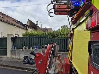 « ILS N’ÉTAIENT AU COURANT DE RIEN » : UN COUPLE D’OCTOGÉNAIRES SAUVÉ PAR LEURS VOISINS D’UN VIOLENT INCENDIE AU MANS