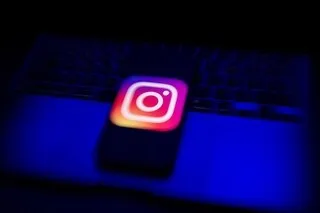 CETTE INFLUENCEUSE UTILISERAIT DES VIDÉOS GÉNÉRÉES PAR IA POUR PROMOUVOIR DE FAUSSES ACTIVITÉS CARITATIVES