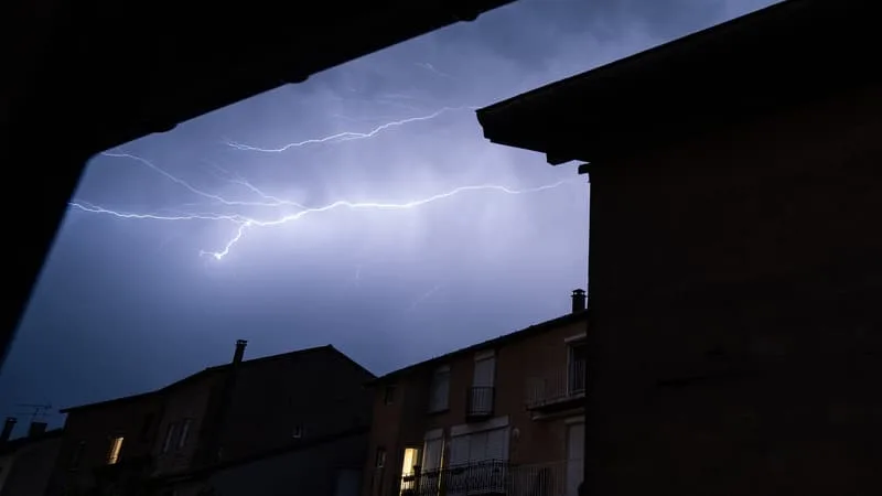 « DES ONDÉES ORAGEUSES LOCALEMENT FORTES »: OÙ LES ORAGES SONT-ILS ATTENDUS CES PROCHAINES 48 HEURES?