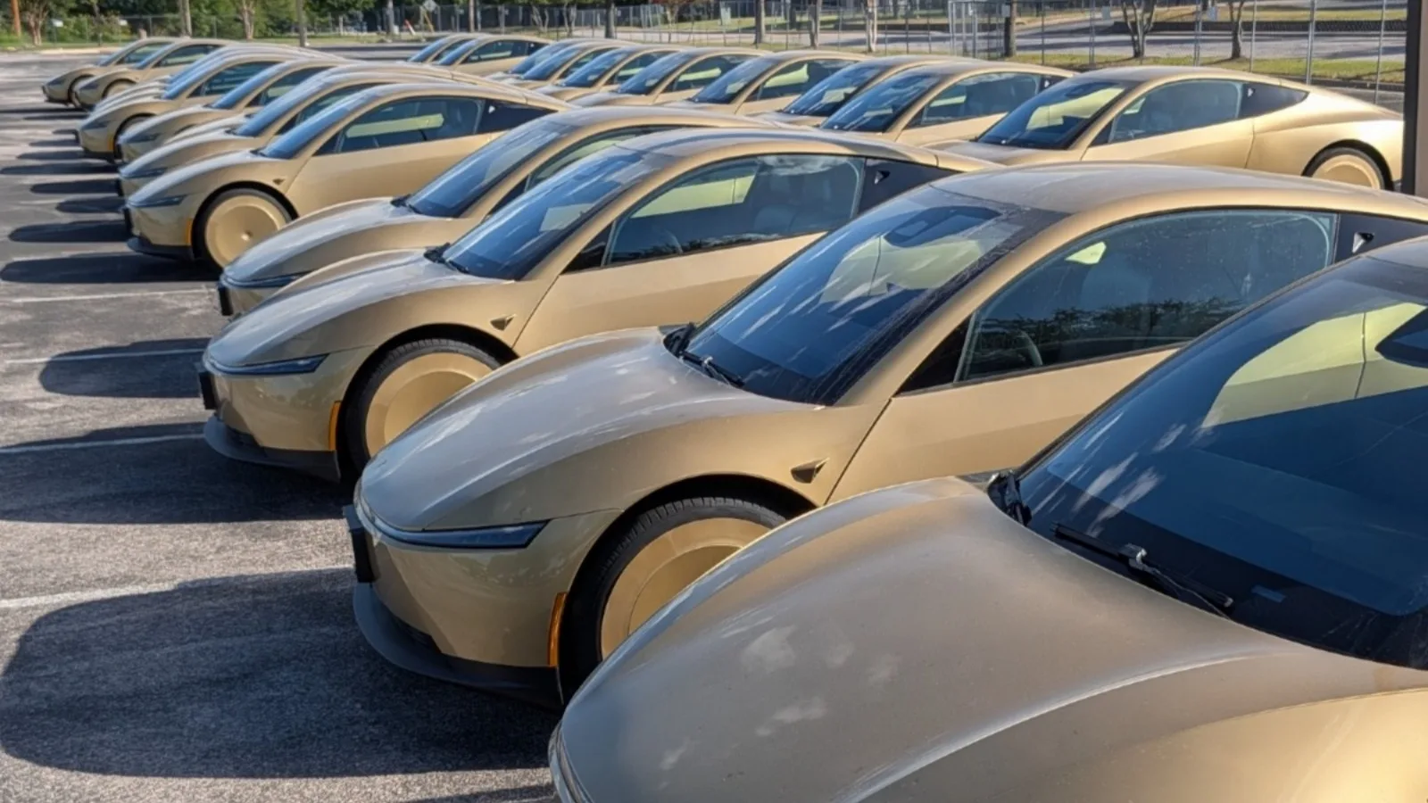 TESLA VEUT REMPLACER LES VOITURES DE PRÊT PAR SES ROBOTAXIS