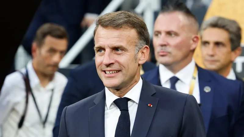 « UN HORIZON POUR LES PETITES FILLES QUI RÊVENT D’INFINI »: EMMANUEL MACRON SALUE LA SORTIE DANS L’ESPACE DE SOPHIE ADENOT