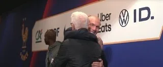 VIDÉO. L’ACCOLADE PLEINE D’ÉMOTION ENTRE ZINÉDINE ZIDANE ET AIMÉ JACQUET APRÈS LA VICTOIRE DES BLEUS CONTRE LA BELGIQUE