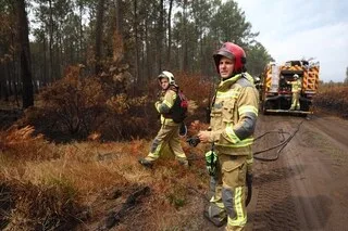DES POMPIERS UKRAINIENS INTERVIENNENT SUR LES INCENDIES EN FRANCE, UNE PREMIÈRE