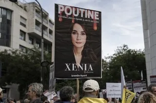 XENIA FEDOROVA : LA JUSTICE REJETTE LE DEUXIÈME RECOURS DE LA CHRONIQUEUSE RUSSE PRO-KREMLIN CONTRE SON EXPULSION