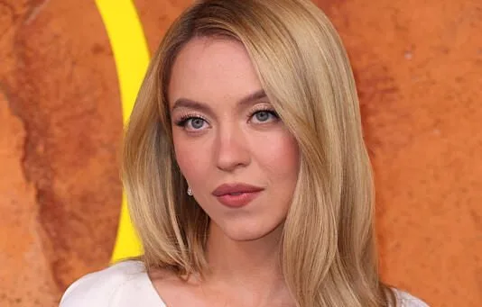 SYDNEY SWEENEY EST UNE COUSINE ÉLOIGNÉE DE MARILYN MONROE GRÂCE À UN VIEIL ANCÊTRE EN COMMUN