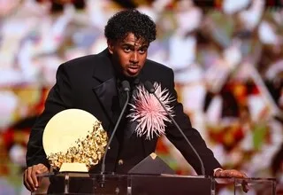 BALLON D’OR. « C’EST AINSI QUE RÉAGISSENT LES CHAMPIONS » : HANSI FLICK ASSURE QUE LAMINE YAMAL A DIGÉRÉ SA 3E PLACE