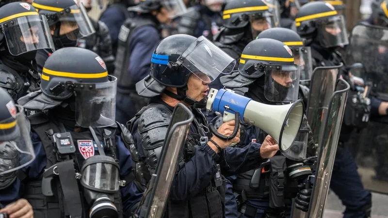 MANIFESTATIONS DU 24 OCTOBRE: LE NOMBRE DE FORCES DE L’ORDRE « 20% SUPÉRIEUR » À CELUI DU 17 OCTOBRE, DES VACANCES DE POLICIERS « SUPPRIMÉES »