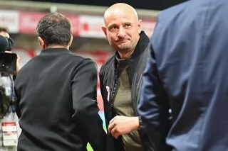 STADE BRESTOIS. JULIEN LACHUER APRÈS LA VICTOIRE CONTRE ANGERS : « L’ENTRAÎNEUR QUE JE SUIS VA SAVOURER CE SOIR »