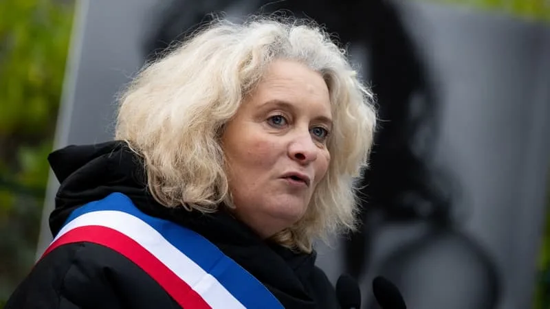 « ÇA N’A PAS DURÉ LONGTEMPS MAIS C’ÉTAIT VIOLENT »: LA MAIRE DU 10E ARRONDISSEMENT DE PARIS REVIENT SUR SON AGRESSION PENDANT LA NUIT BLANCHE