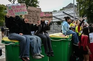 FEUX DE POUBELLES, JETS DE PROJECTILES… DE NOUVEAUX ACTES DE VIOLENCE DEVANT PLUSIEURS LYCÉES CE MERCREDI EN SARTHE