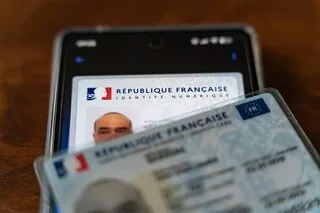 CARTE D’IDENTITÉ NUMÉRIQUE : POUR QUELS GESTES DU QUOTIDIEN PEUT-ON L’UTILISER ? ON VOUS RÉPOND
