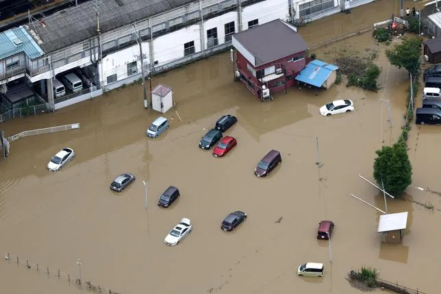 JAPON : INONDATIONS MEURTRIÈRES APRÈS DES PLUIES TORRENTIELLES ET SOUDAINES PRÈS DE TOKYO
