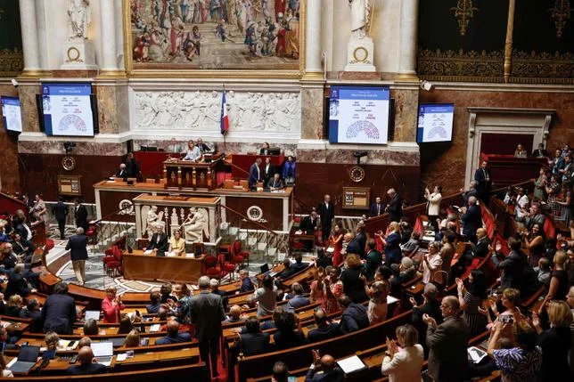 AIDE À MOURIR : CINQ ARGUMENTS DES OPPOSANTS EN FRANCE DISCUTÉS À LA LUMIÈRE DE LA RÉALITÉ EN SUISSE