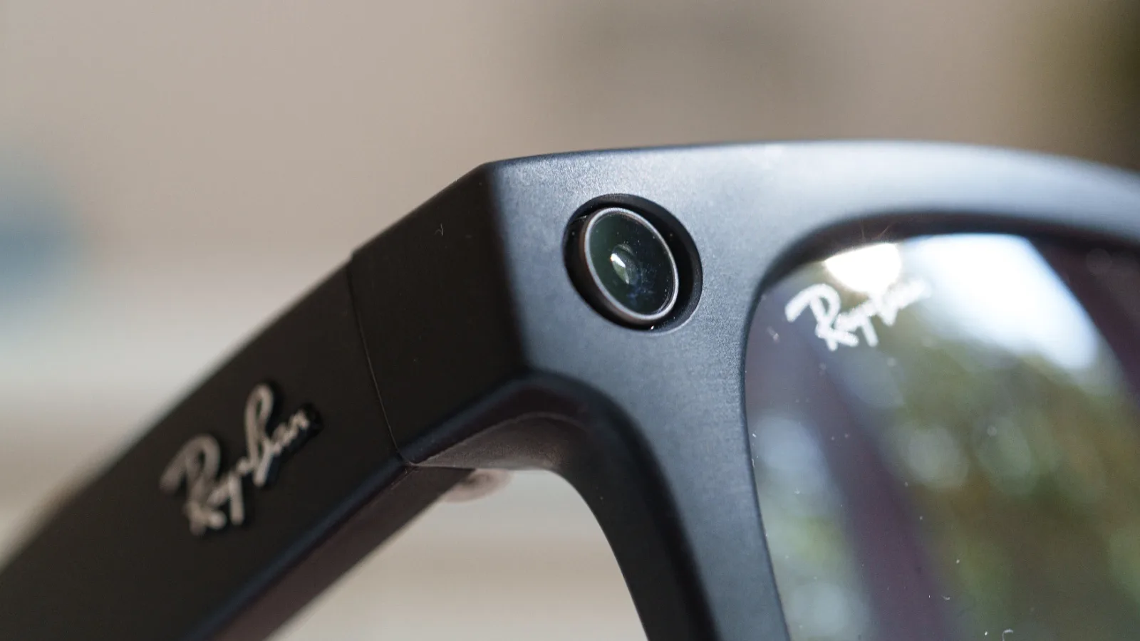 RAY-BAN META : LES LUNETTES ENREGISTRAIENT L’AUDIO SANS LE CONSENTEMENT DES UTILISATEURS