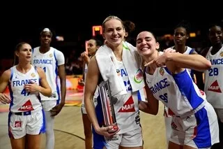 COUPE DU MONDE DE BASKET. RÉVEILLÉES EN PLEINE NUIT PAR UNE ALARME INCENDIE : LA NUIT AGITÉE DES BLEUES À BERLIN