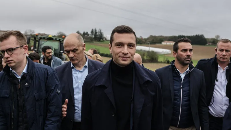 DIRECT. PRÉSIDENTIELLE: JORDAN BARDELLA FAIT SA RENTRÉE À CHÂLONS, DISCOURS D’OLIVIER FAURE ATTENDU AUX UNIVERSITÉS DU PS, JEAN-MICHEL BLANQUER REÇOIT DES FIGURES DU BLOC CENTRAL…