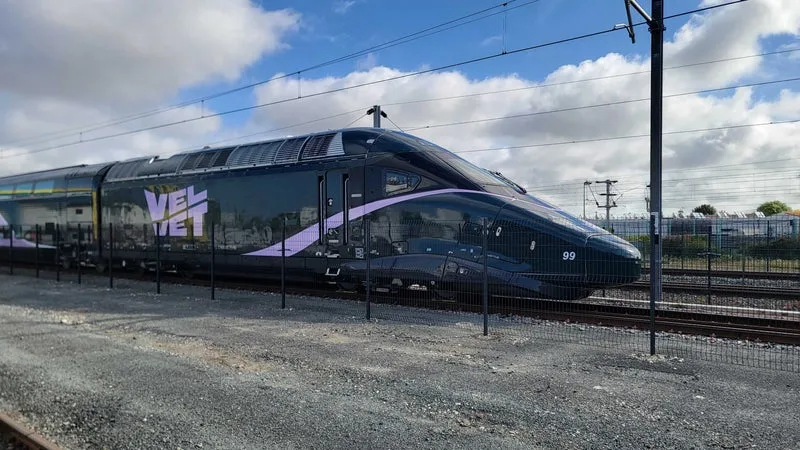 VELVET VEUT CONCURRENCER LA SNCF SUR LA FAÇADE OUEST DÈS 2028: LA COMPAGNIE FERROVIAIRE OBTIENT SA LICENCE D’EXPLOITATION DE TRAINS À GRANDE VITESSE EN FRANCE
