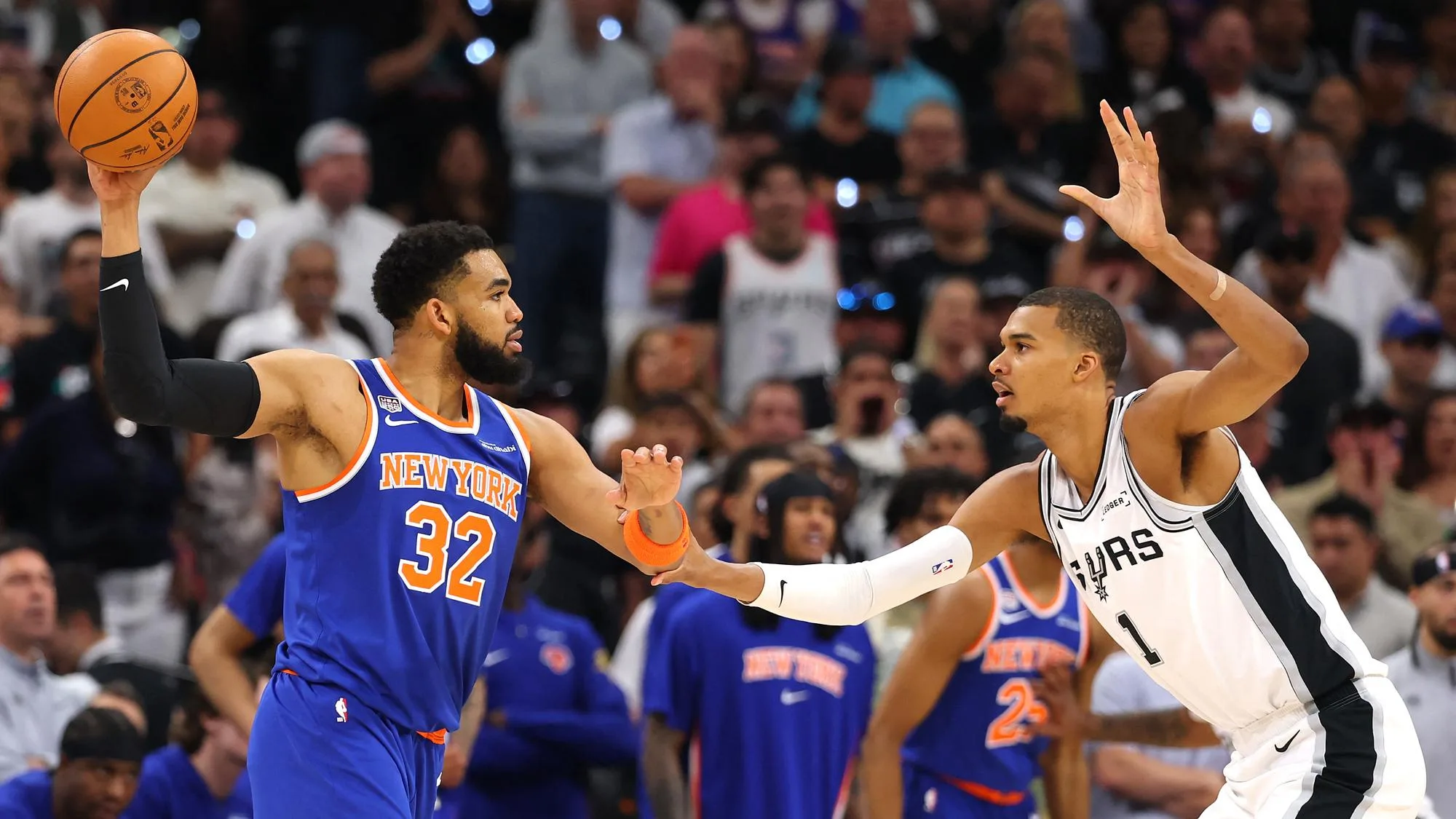 LES SPURS DE VICTOR WEMBANYAMA ENCORE BATTU PAR NEW YORK, LE TITRE S’ÉLOIGNE POUR SAN ANTONIO