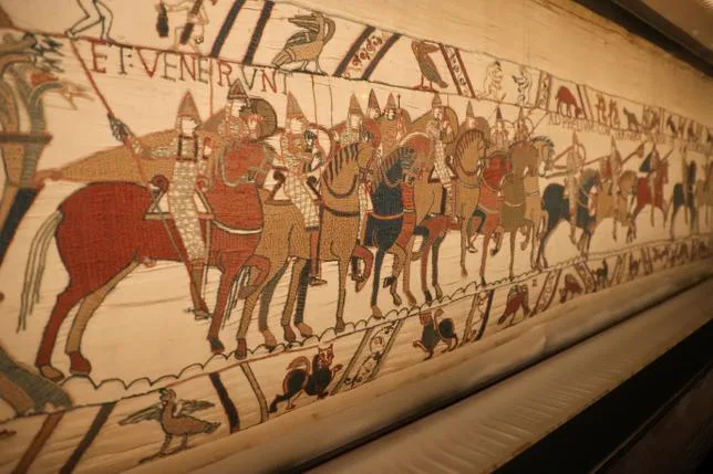 LA TAPISSERIE DE BAYEUX, OBJET DE “PURE PROPAGANDE” UTILISÉ PAR NAPOLÉON ET ADORÉ PAR HIMMLER