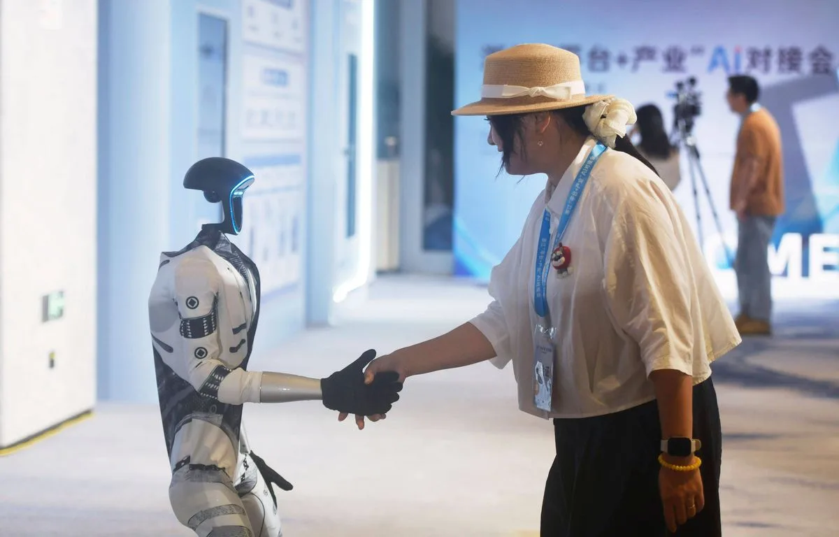 CHINE : UNITREE PRÉSENTE UN ROBOT « SUPERMAN » ET EXPLOSE LES COMPTEURS POUR SON INTRODUCTION EN BOURSE