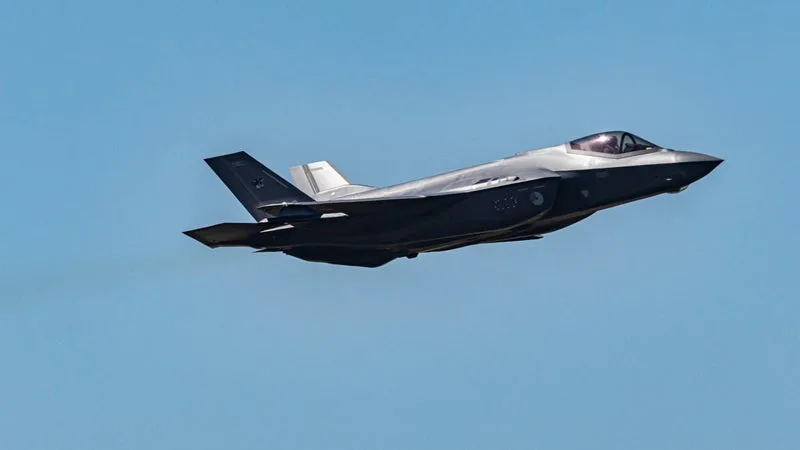 LE PENTAGONE A OUVERT UNE ENQUÊTE: UN EMPLOYÉ DE LA SOCIÉTÉ DE LIVRAISON UPS RATE UN E-MAIL ET DES PIÈCES DE L’AVION DE CHASSE AMÉRICAIN F-35 FINISSENT EN CHINE