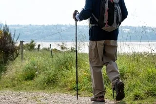 PARTI RANDONNER SEUL, UN ADOLESCENT SUIT UN ITINÉRAIRE GÉNÉRÉ PAR IA ET SE RETROUVE BLOQUÉ EN PLEINE MONTAGNE