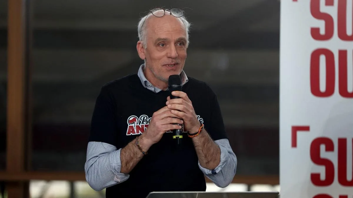 PHILIPPE POUTOU ET LE NPA RENONCENT À LA PRÉSIDENTIELLE ET SE RANGENT DERRIÈRE JEAN-LUC MÉLENCHON