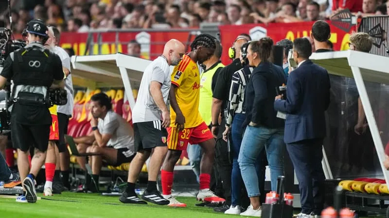LENS-PSG: L’IMAGE CRUELLE DE KYLLIAN ANTONIO, INTERDIT D’ENTRÉE SUR LE TERRAIN POUR LES CÉLÉBRATIONS DU TROPHÉE DES CHAMPIONS