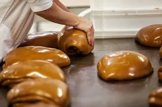 ISIGNY-SUR-MER. LA FABRICATION DES CARAMELS SE VISITE ET, SURTOUT, SE DÉGUSTE