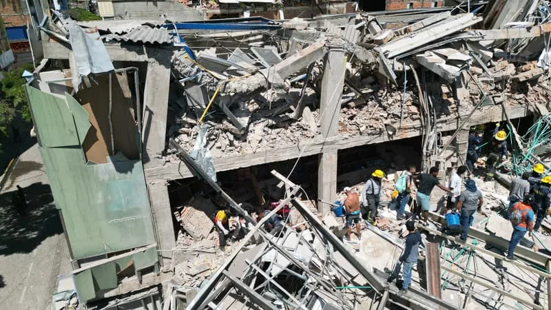 BÂTIMENTS DÉTRUITS, OPÉRATIONS DE SECOURS… LES IMAGES DU SÉISME EN COLOMBIE QUI A FAIT AU MOINS 132 MORTS