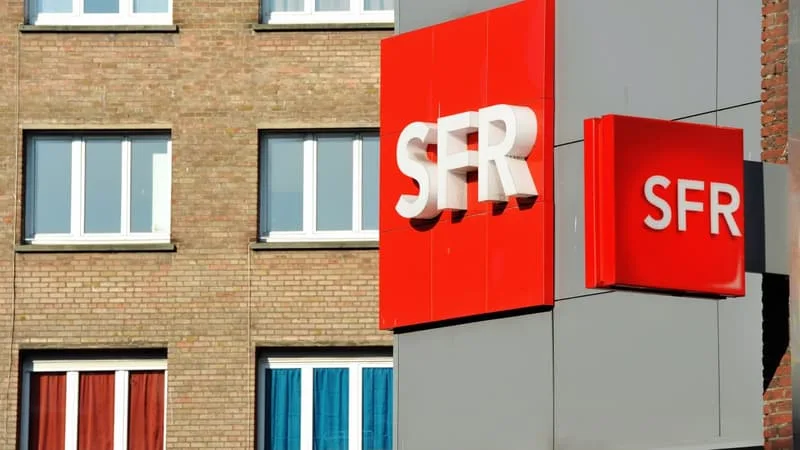 « UNE HAUSSE PROBABLE DE TROIS EUROS PAR MOIS »: POURQUOI LE RACHAT DE SFR FAIT CRAINDRE UNE AUGMENTATION DES PRIX DES FORFAITS MOBILES