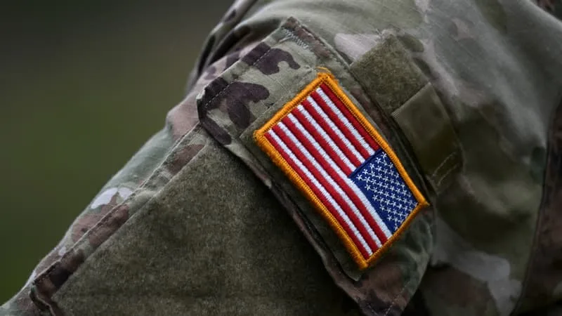 GUERRE AU MOYEN-ORIENT: LES ÉTATS-UNIS ONT FRAPPÉ DES CIBLES EN IRAN EN RÉPONSE À L’ATTAQUE D’UN NAVIRE DANS LE DÉTROIT D’ORMUZ