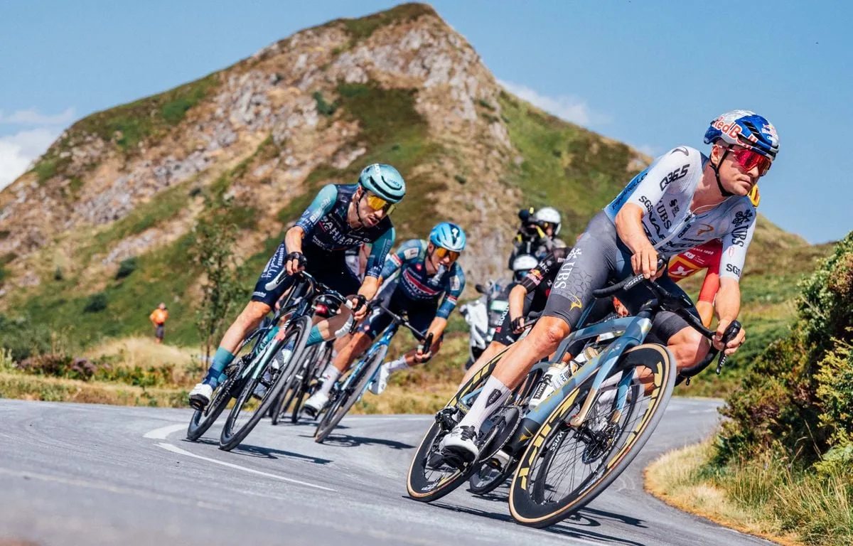 TOUR DE FRANCE 2026 : « ILS NE SONT PAS SUR UN CIRCUIT DE FORMULE 1… » ASO RÉPOND AUX CRITIQUES SUR LES CHUTES