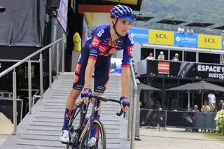 ROMAIN BARDET DÉCLARE FORFAIT POUR LES CHAMPIONNATS D’EUROPE DE GRAVEL APRÈS SA LOURDE CHUTE DANS LA DESCENTE DU VENTOUX
