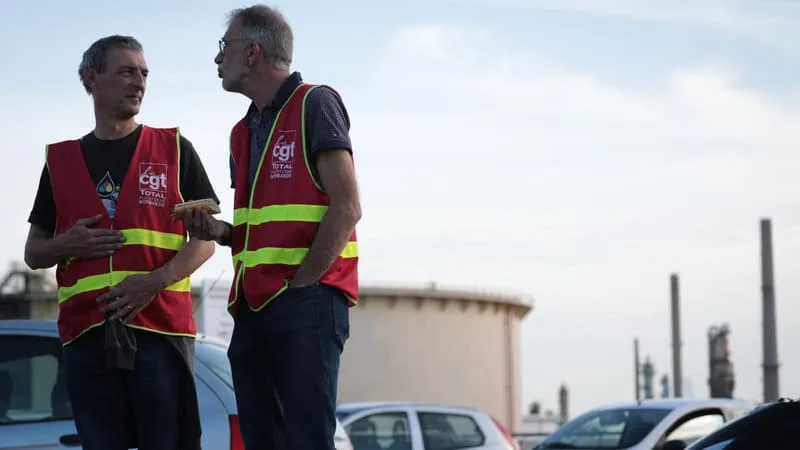 DES BAISSES COMPRISES « ENTRE 10 ET 15% » AVAIENT PU ÊTRE OBSERVÉES LORS DE PRÉCÉDENTES CANICULES: LA CGT INDIQUE QUE LA RAFFINERIE TOTALENERGIES DE NORMANDIE EST CONTRAINTE DE RALENTIR