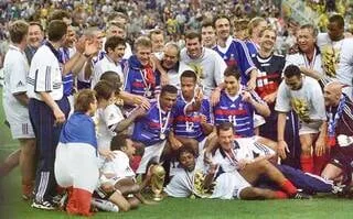 COUPE DU MONDE : LA PREMIÈRE VICTOIRE DE L’ÉQUIPE DE FRANCE ADAPTÉE EN COMÉDIE MUSICALE