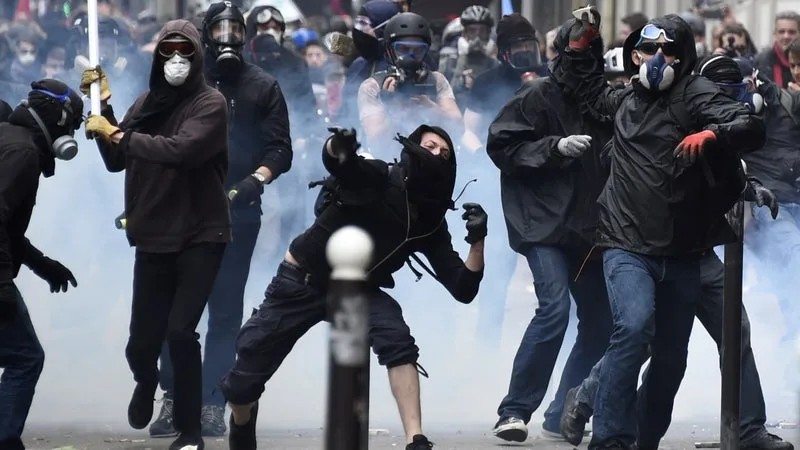 LE CALENDRIER DE LA LOI « CASSEURS-PAYEURS » ACCÉLÉRÉ