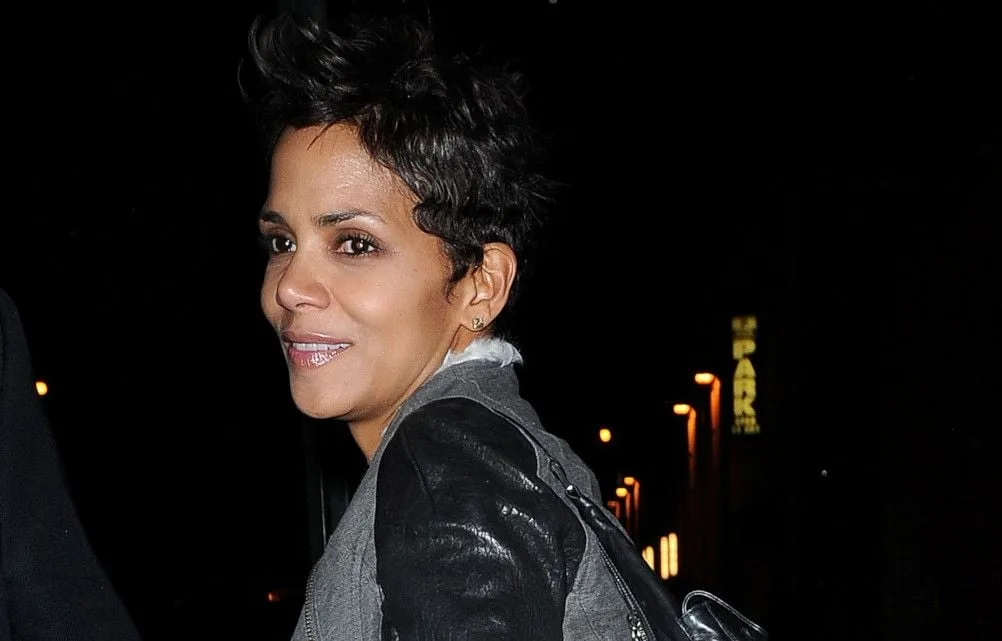 LA FILLE DE HALLE BERRY DÉFEND SA MÈRE FACE AUX ACCUSATIONS DE VIOLENCES D’OLIVIER MARTINEZ SUR LEUR FILS