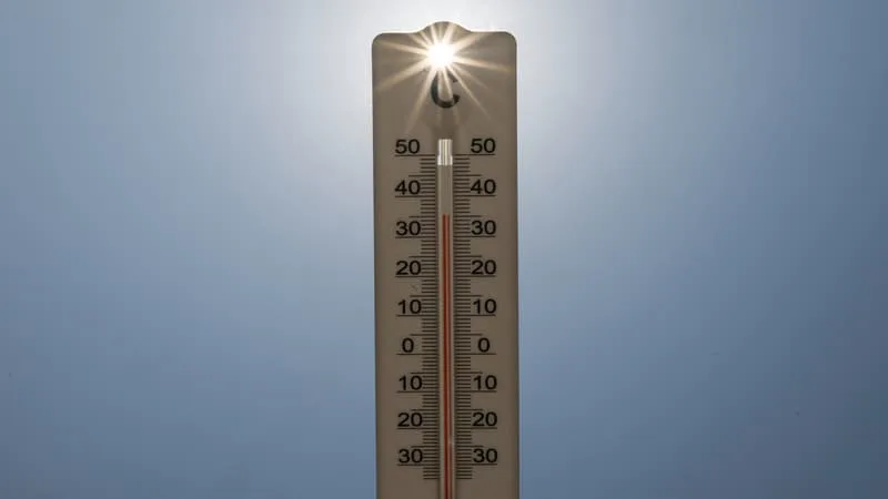 61 DÉPARTEMENTS PLACÉS EN VIGILANCE ORANGE CANICULE CE MARDI