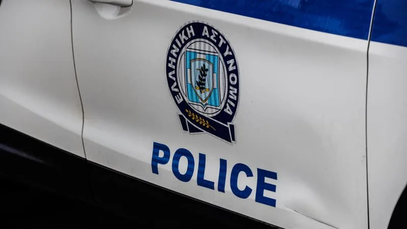 GRÈCE: UN HOMME SOUPÇONNÉ DU MEURTRE D’UNE BRITANNIQUE RETROUVÉE DANS UNE VALISE PLACÉ EN DÉTENTION