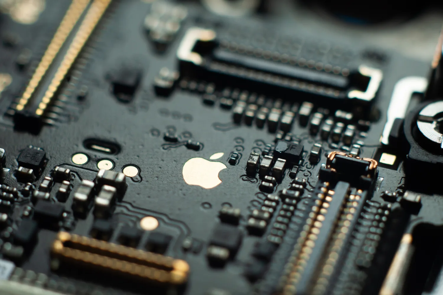APPLE : UNE PUCE GRAVÉE À 1,4 NM POUR L’IPHONE DÈS 2028