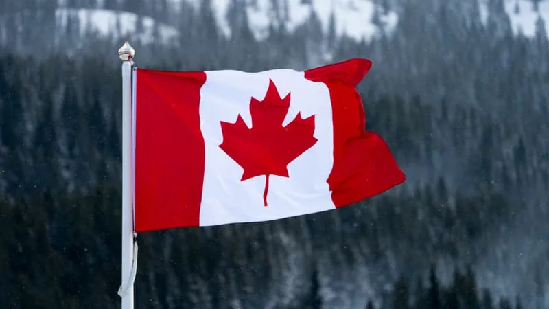 UN MORT APRÈS L’ATTERRISSAGE EN URGENCE D’UN AVION SUR UNE ROUTE AU CANADA