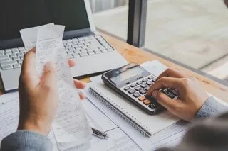 UN FRANÇAIS SUR CINQ FALSIFIERAIT SES NOTES DE FRAIS… UNE ÉTUDE RÉVÈLE CE QUI SE CACHE DERRIÈRE CETTE FRAUDE