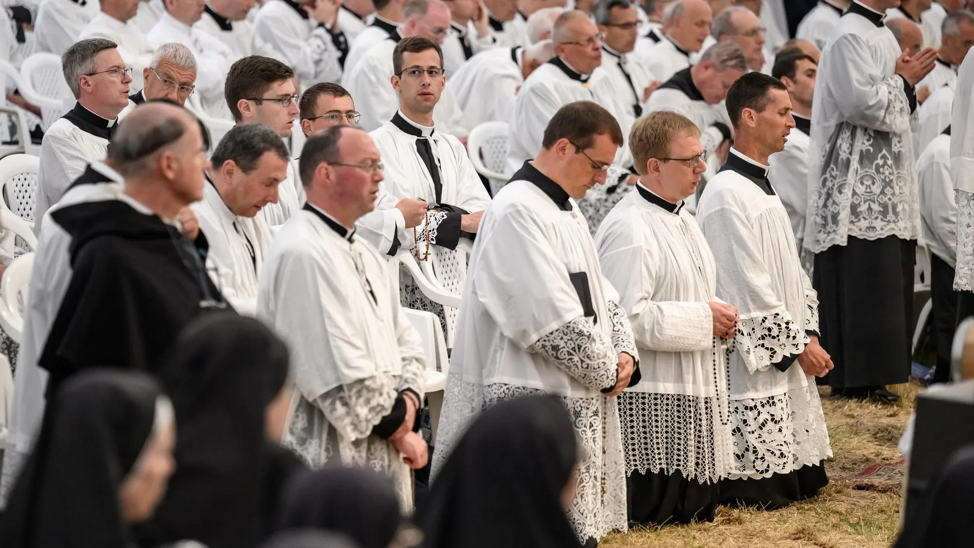 COMMENT LA FRATERNITÉ SAINT-PIE X A DÉFIÉ LE PAPE LÉON XIV