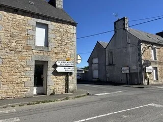 UN HOMME DE 37 ANS TUÉ À L’ARME BLANCHE DANS LES CÔTES-D’ARMOR : UN SUSPECT DE 23 ANS MIS EXAMEN POUR MEURTRE