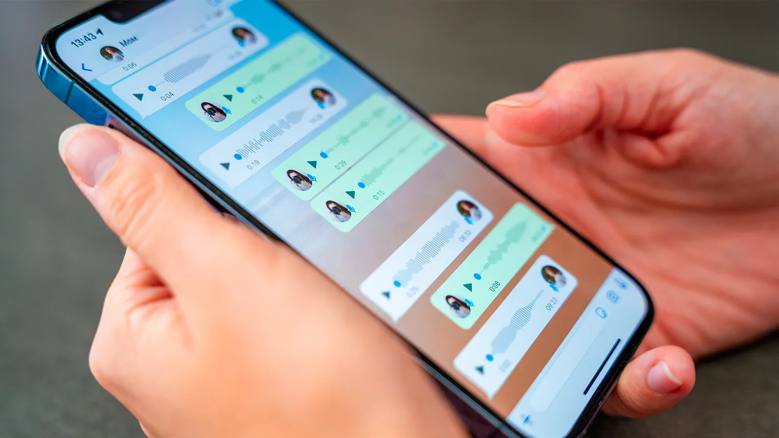 WHATSAPP TESTE DES THÈMES DE CHAT AVEC FONDS D’ÉCRAN ANIMÉS SUR IPHONE